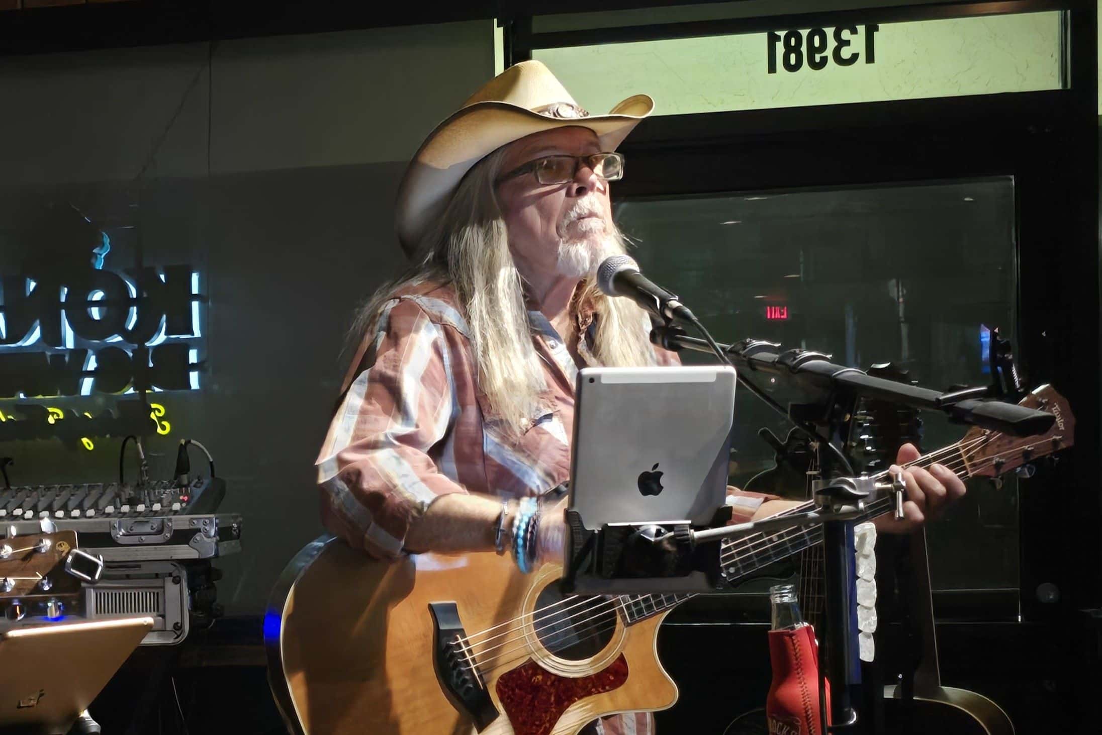 Rick Barrett at the Thirsty Turtle Seagrille